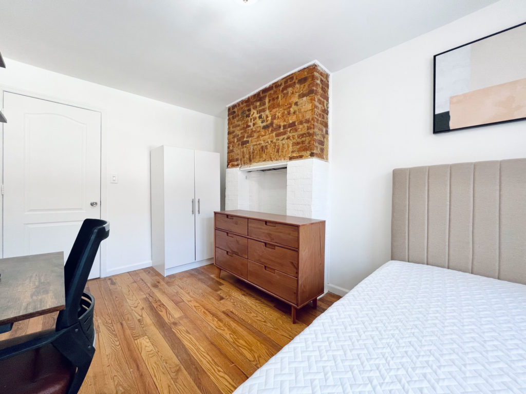 148-cornelia-st-1FL-room300-furnished2