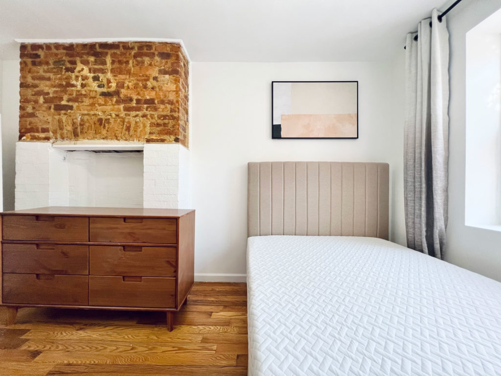 148-cornelia-st-1FL-room300-furnished3