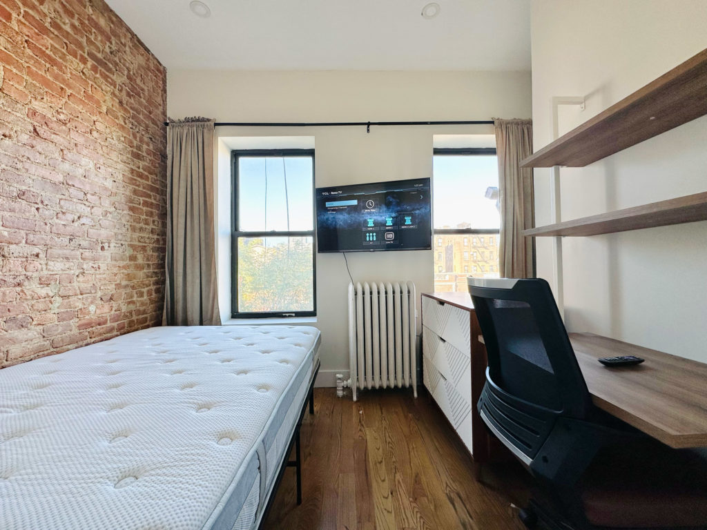 92-pulaski-room415-1FL-facing-st-2-windows-1