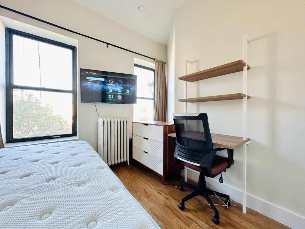 92-pulaski-room415-1FL-facing-st-2-windows-3