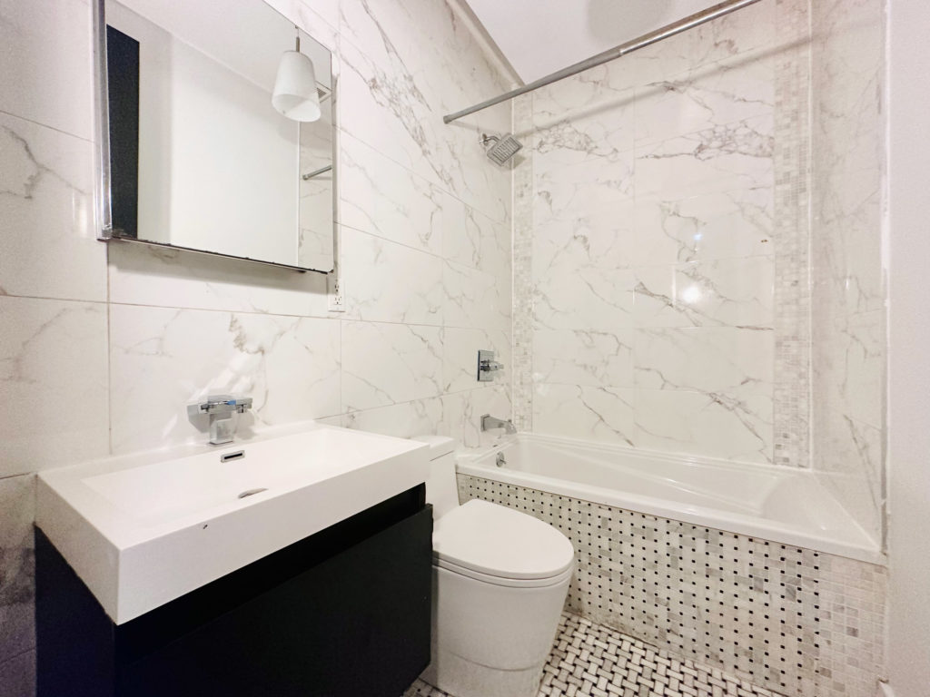 1066-putnam-apt-2L-bathroom1