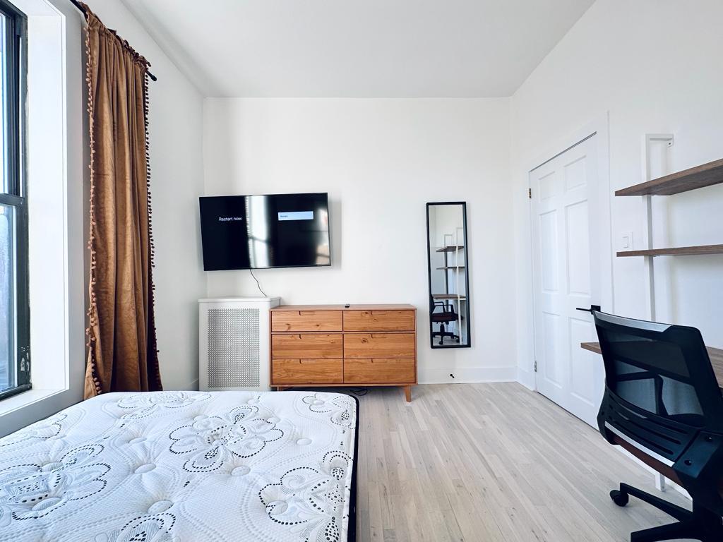 1223-bedford-ave-room430-bed2