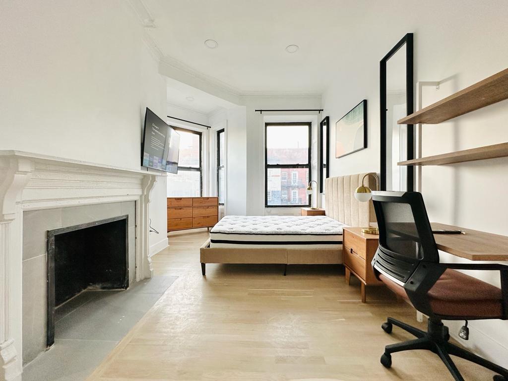 1223-Bedford-Room441-1