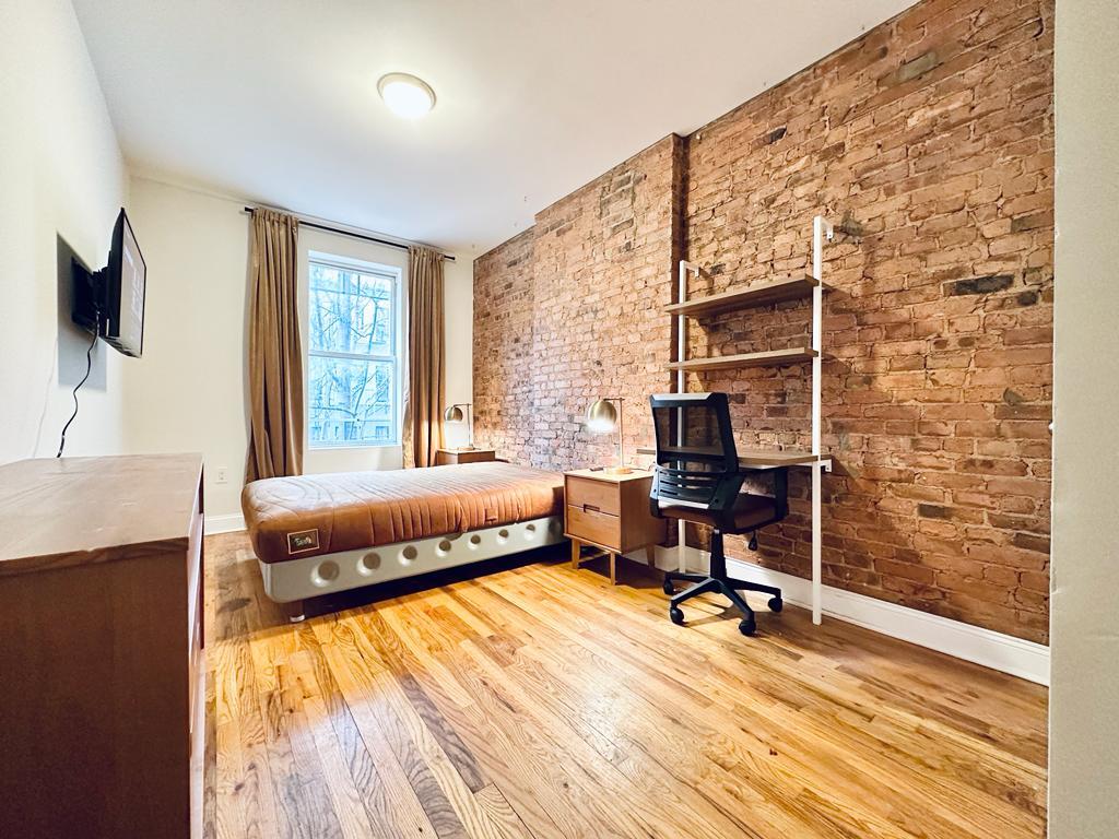 907 Jefferson-Room445-2