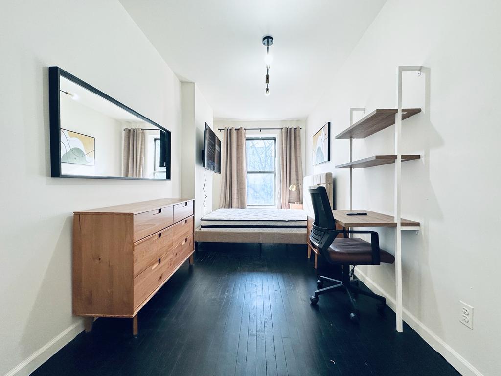 810 Rogers Ave-3FL-Room468-1