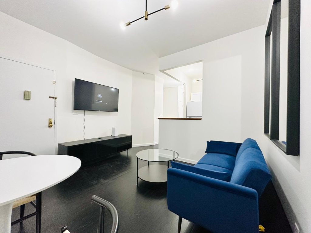 810-Rogers-Ave-LivingRoom2