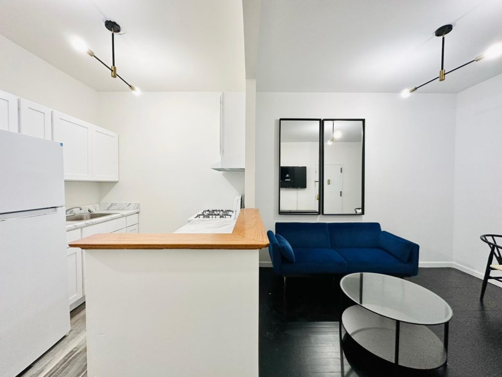 810-Rogers-Ave-LivingRoom3