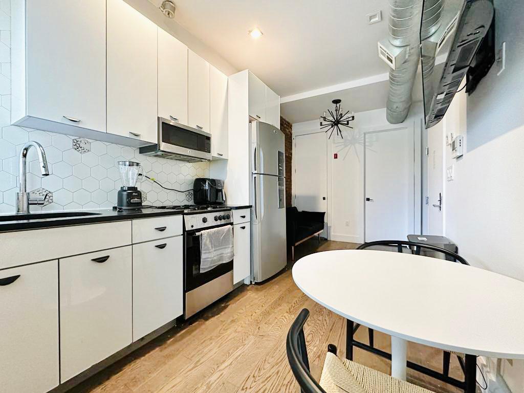 22 Granite St-Kitchen2