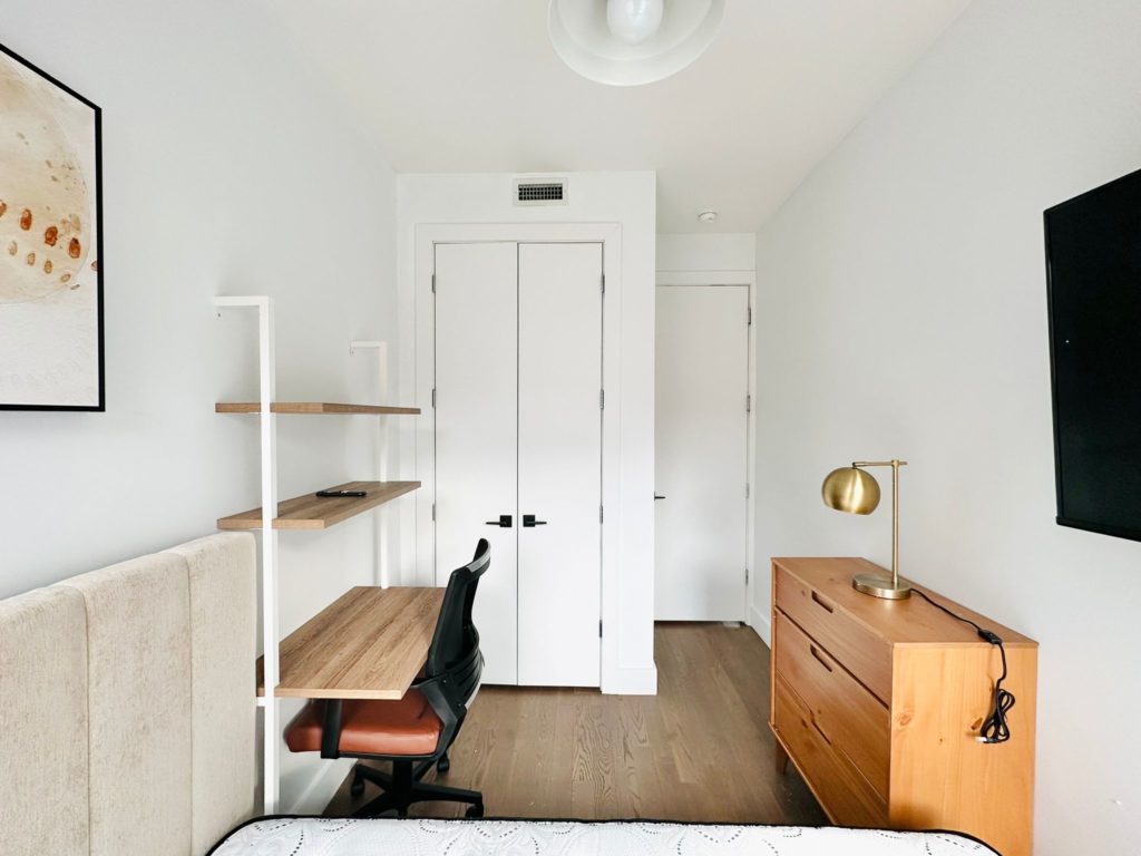 22 Granite St-Room520-2-Furnished