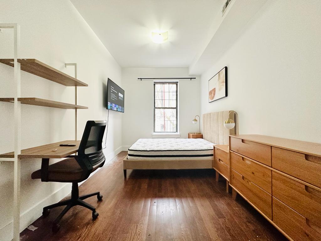 311 Rogers Avenue-Room516-1