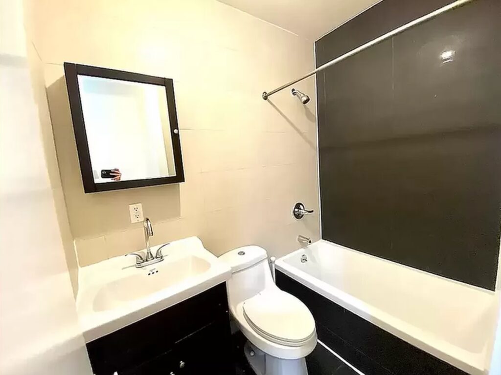 938 Lafayette-Bathroom
