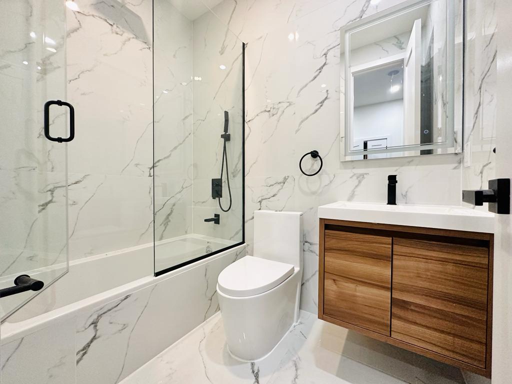 1130 Jefferson Ave-Bathroom