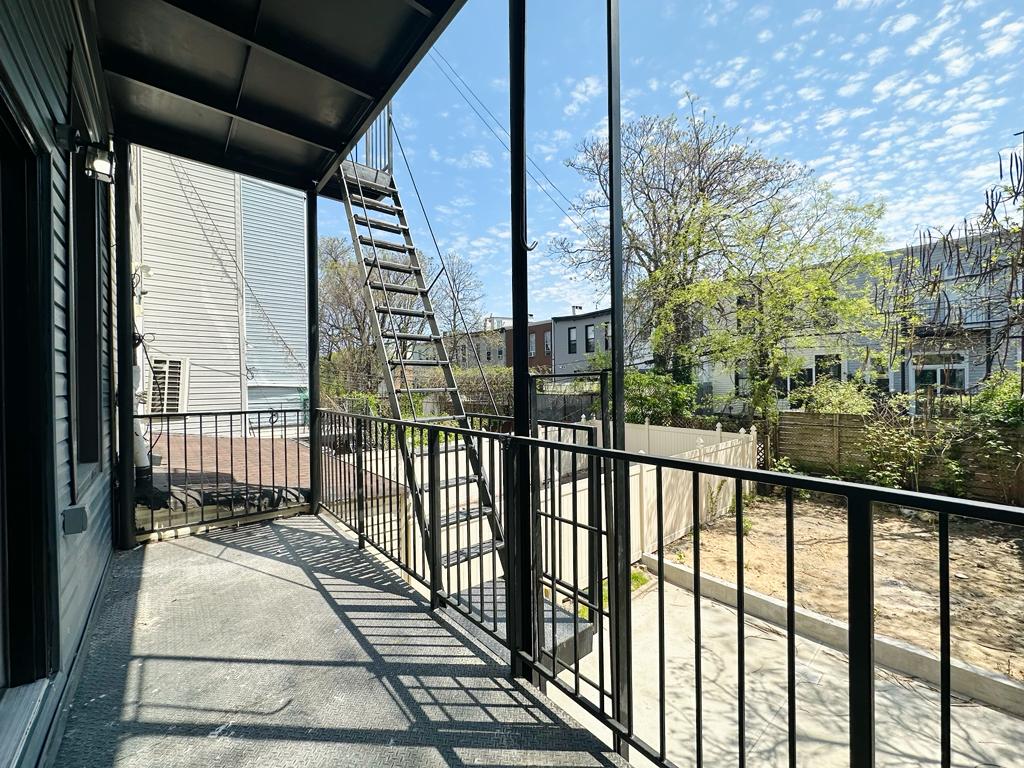 1130 Jefferson Ave-Room530-terrace