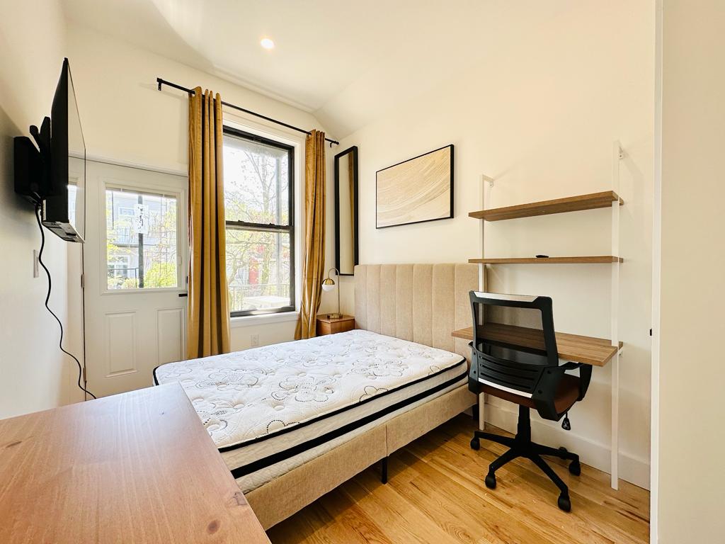 1130 Jefferson Ave-Room532-1