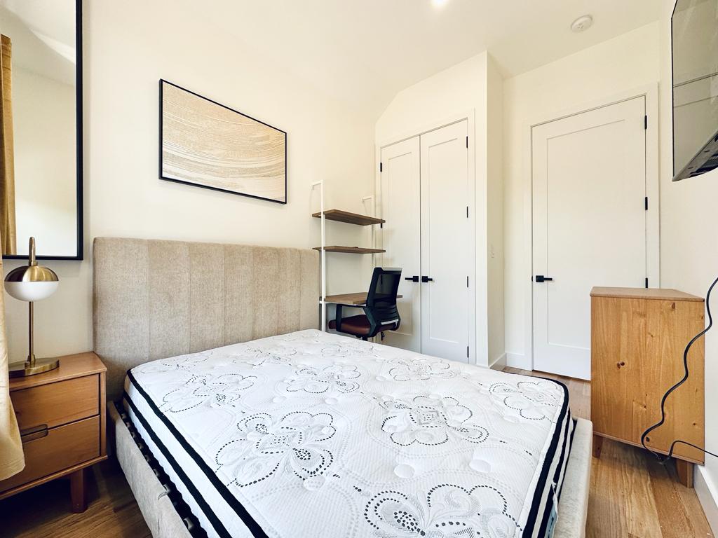 1130 Jefferson Ave-Room532-2