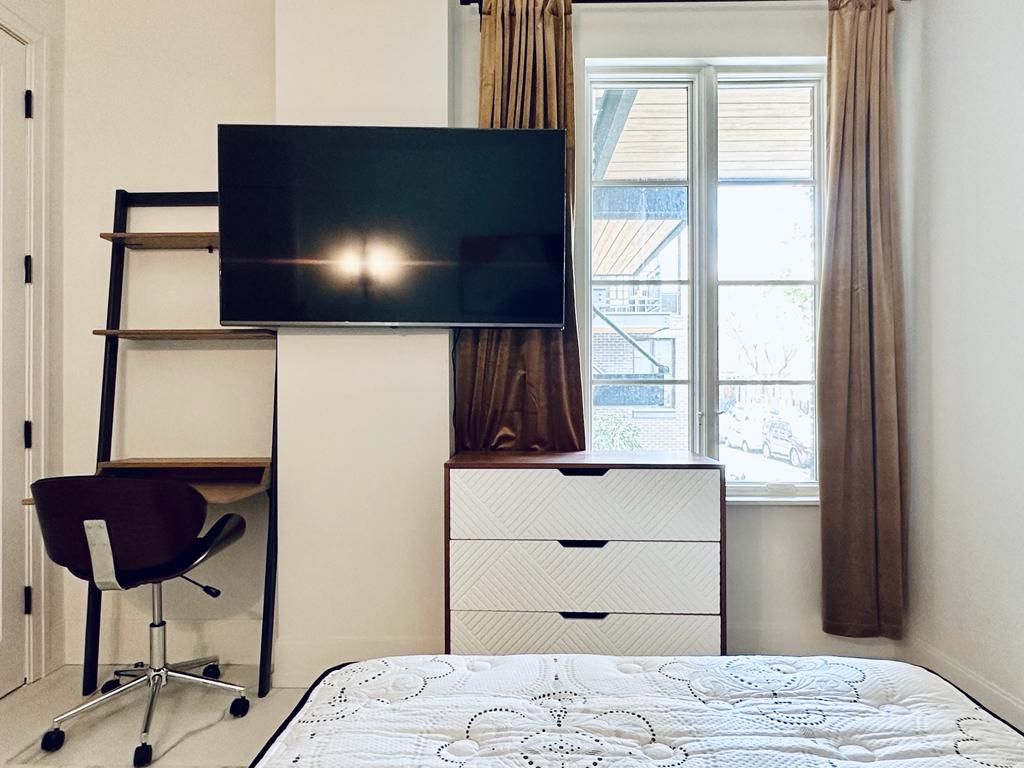 987-Willoughby-Ave-1A-Room556-2furnished