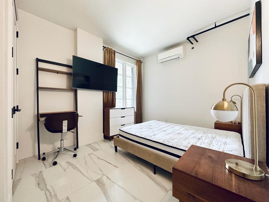987-Willoughby-Ave-1A-Room556-4furnished