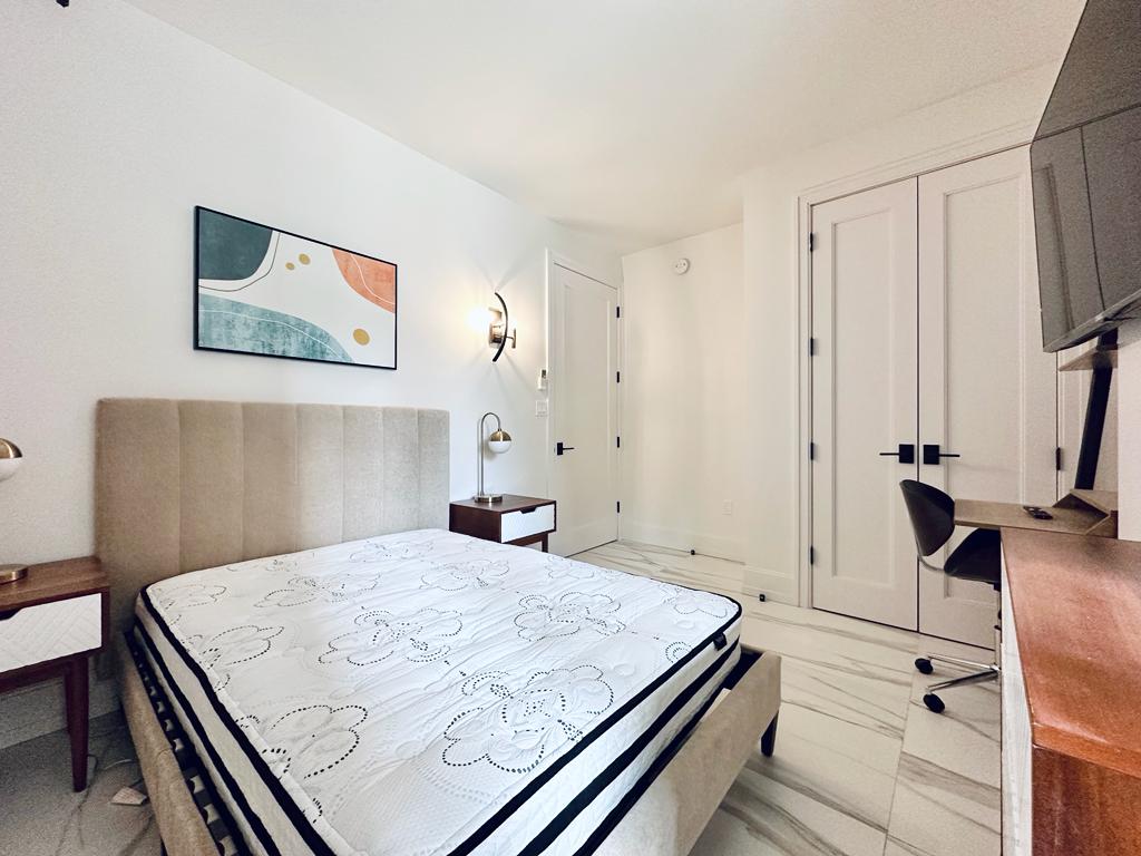987-Willoughby-Ave-1A-Room556-5furnished