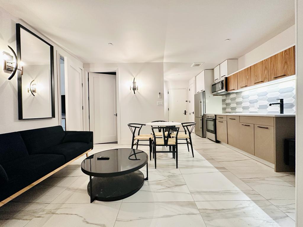 987-Willoughby-Ave-1A-kitchen-furnished