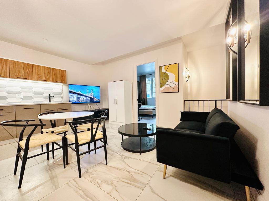 987-Willoughby-Ave-1A-livingroom1