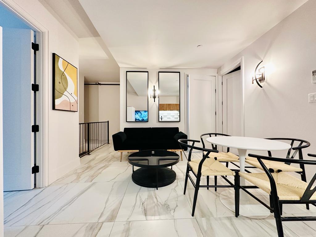 987-Willoughby-Ave-1A-livingroom2
