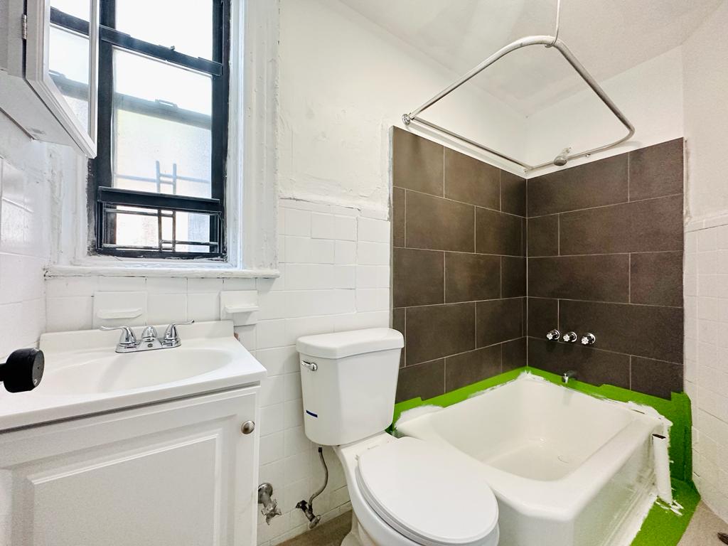 173 Bleecker st-3R-Bathroom