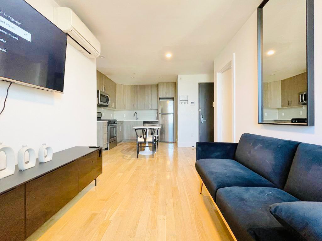 951 Madison St apt 7E-Livingroom2