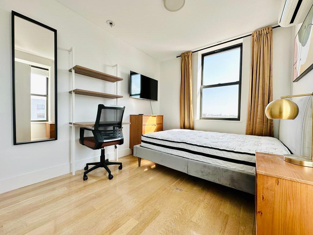 951 Madison St apt 7E-Room562-2