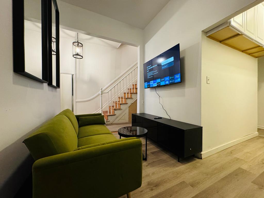 72 Van Buren#2-Livingroom-1