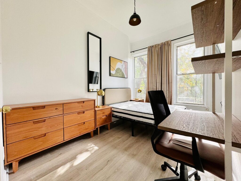 72 Van Buren#2-Room595-3