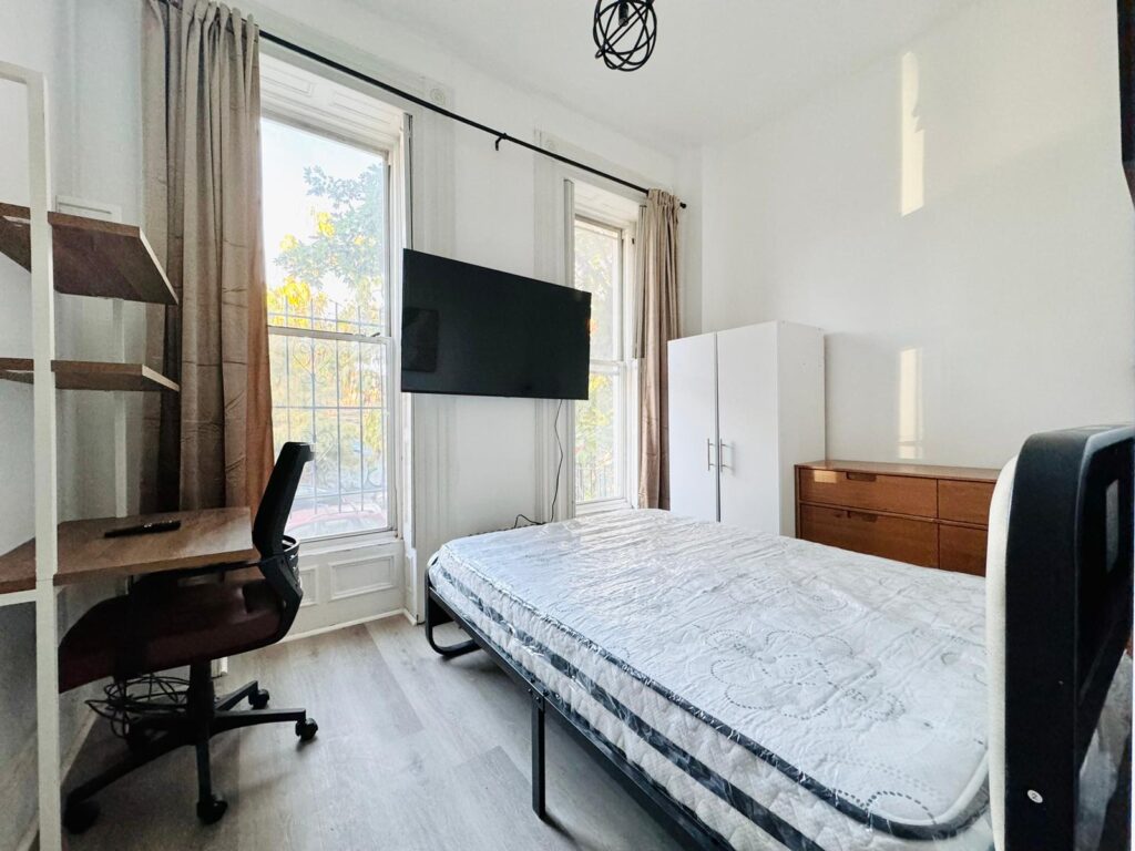 72 Van Buren#2-Room596-1