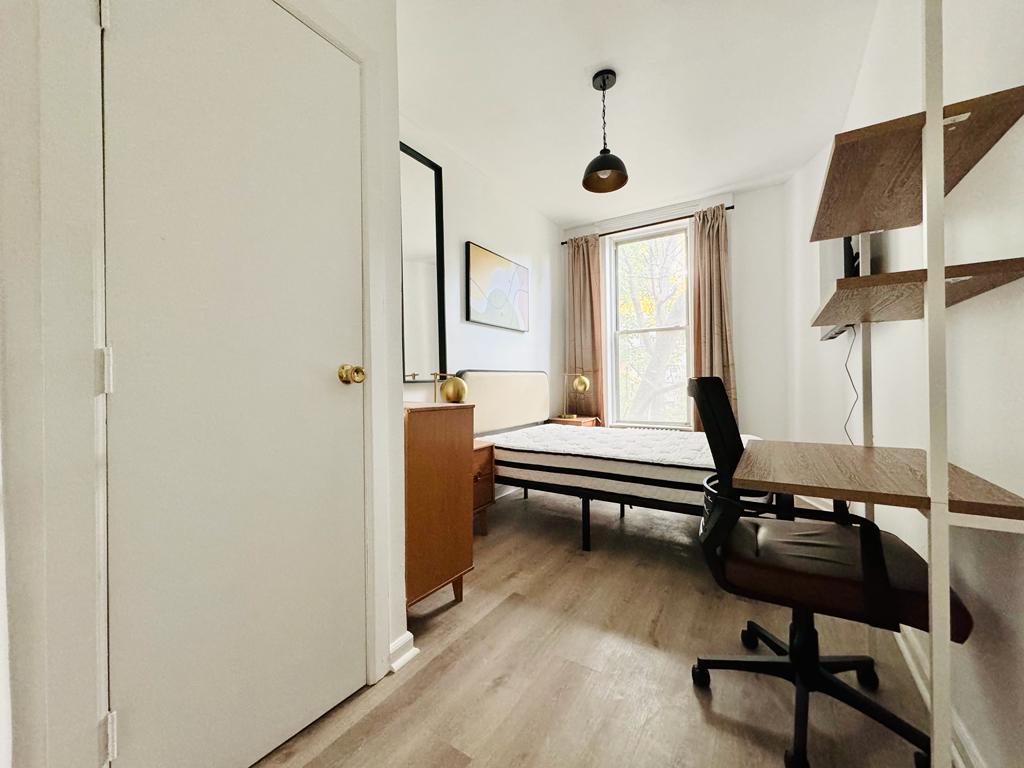 72 Van Buren#2-Room597-Furnished1