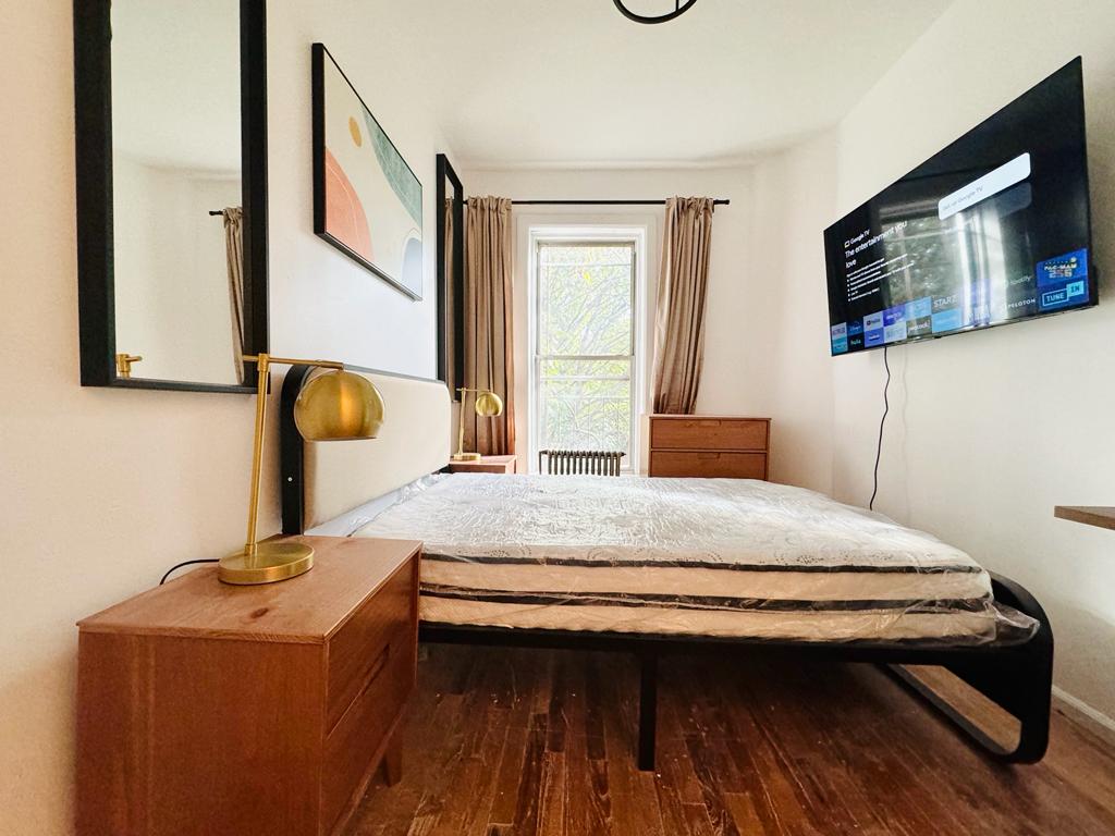 72 Van Buren#2-Room601-1