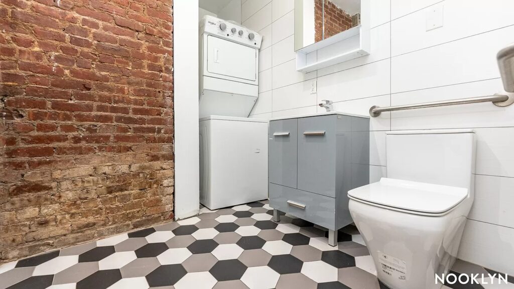 195 Menahan St-Bathroom(tempPhoto)