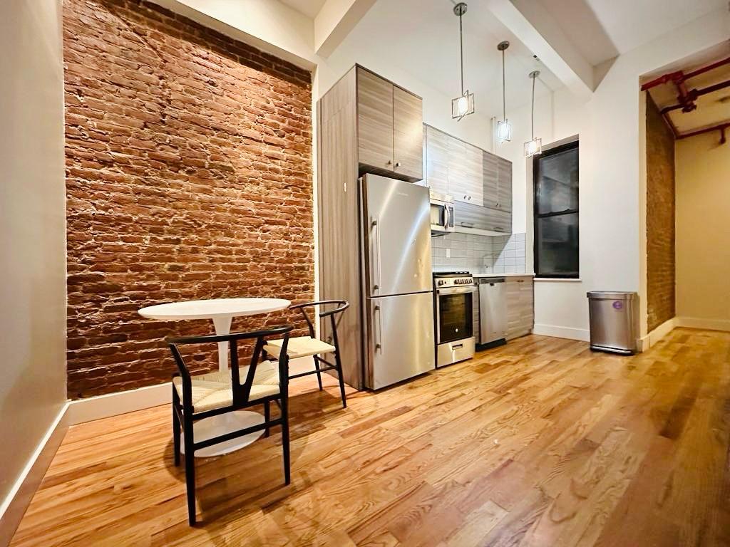 195 Menahan St-Kitchen