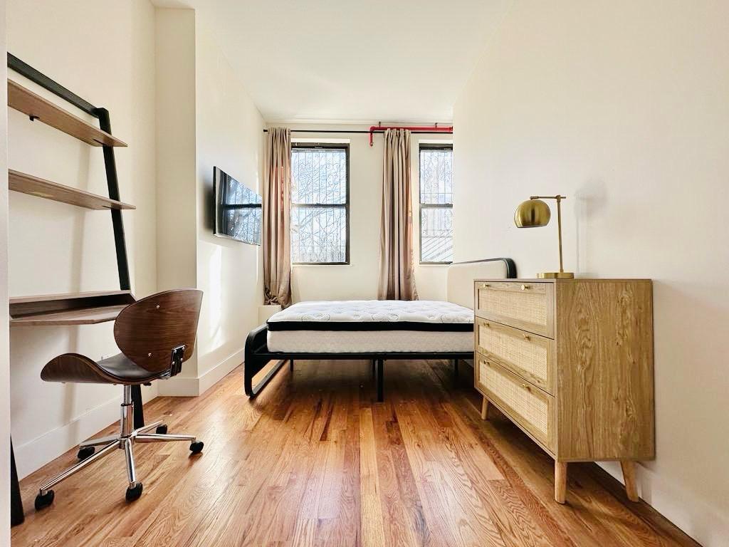 195 Menahan St-Room639-1