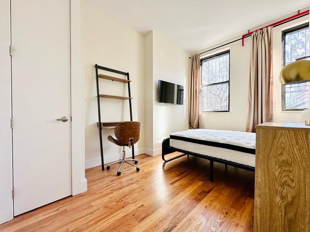 195 Menahan St-Room639-2