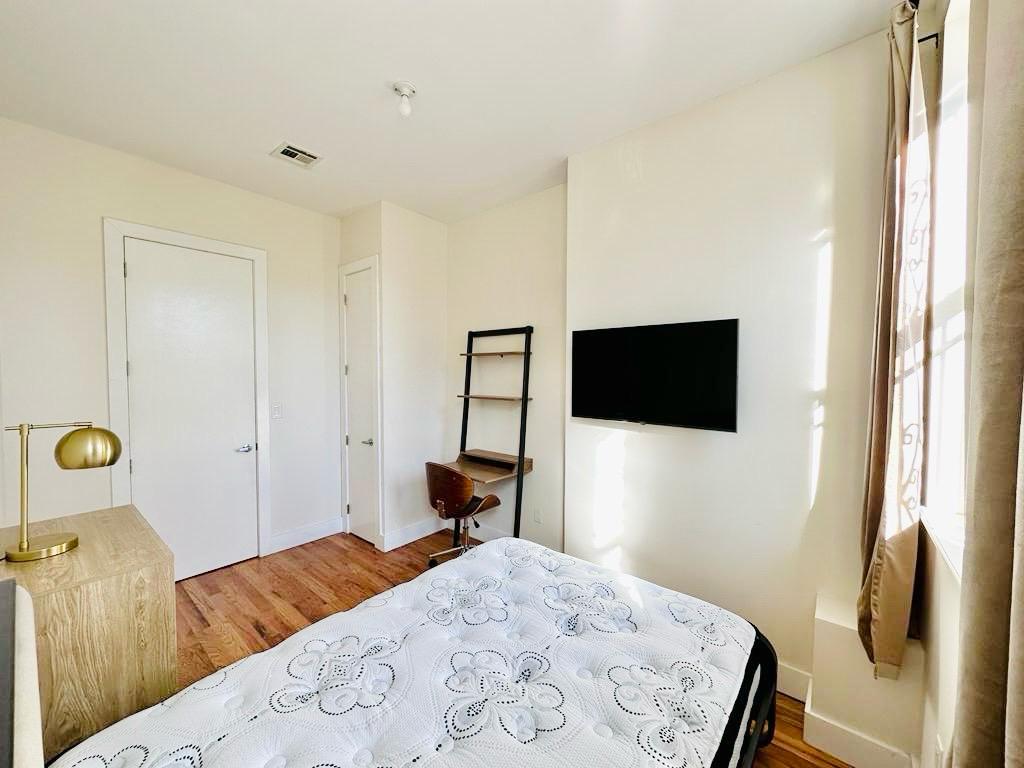 195 Menahan St-Room639-3