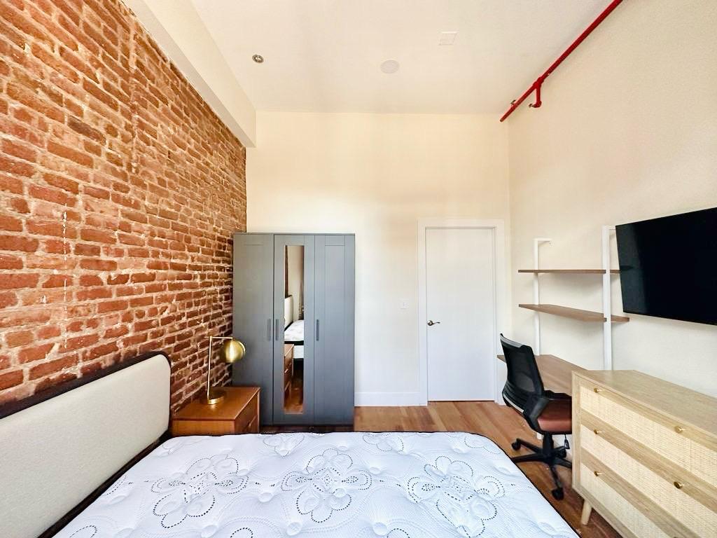 195 Menahan St-Room640-4