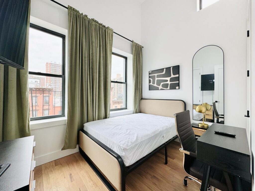 104 Graham Ave, 4-Room655-2