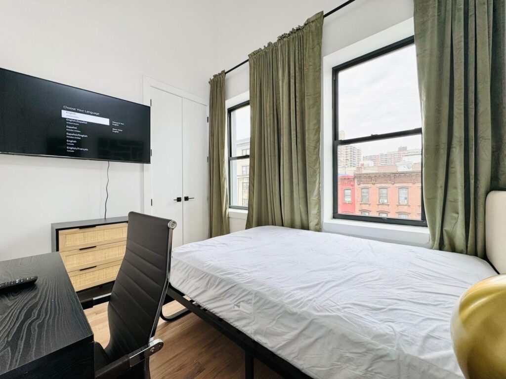 104 Graham Ave, 4-Room655-3