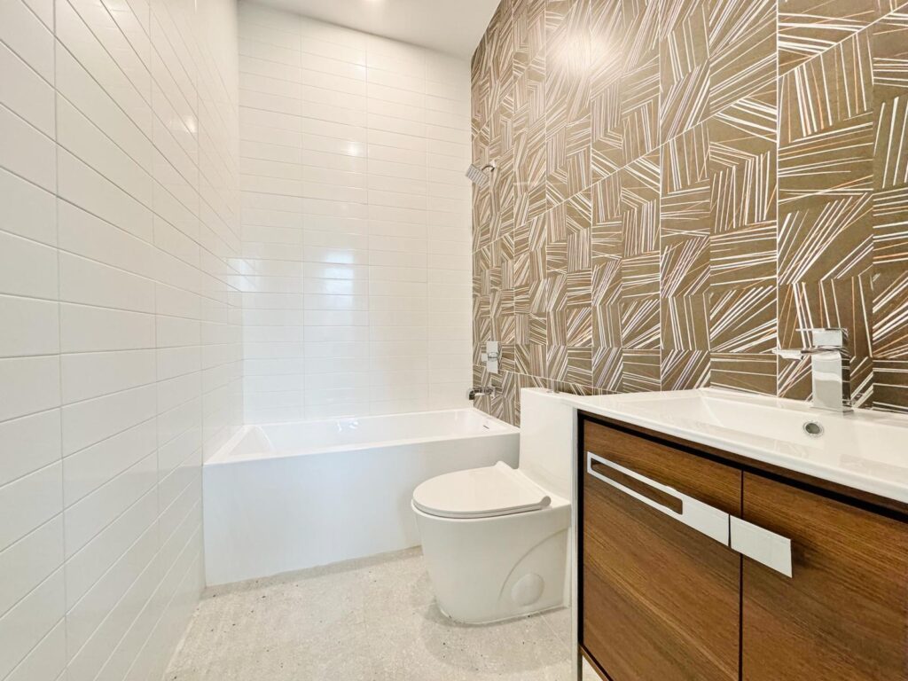 104 Graham Ave, 4-Room655-Bathroom1