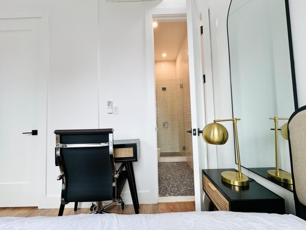 104 Graham Ave, 4-Room656-3