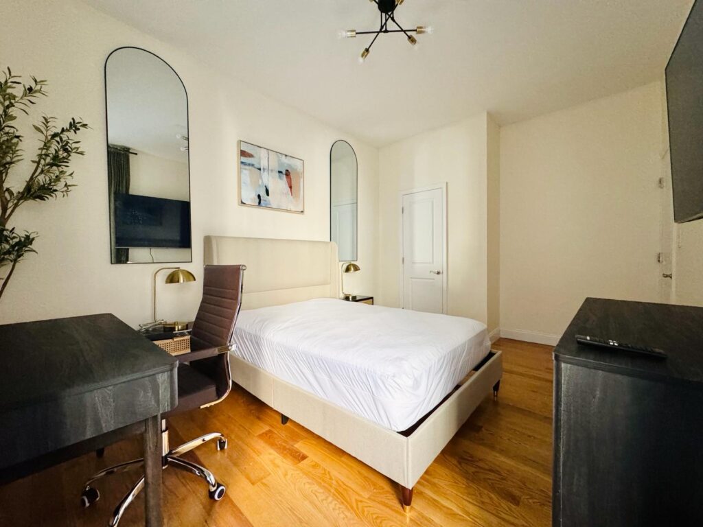 1131 president st apt 1B- Room650-4-new