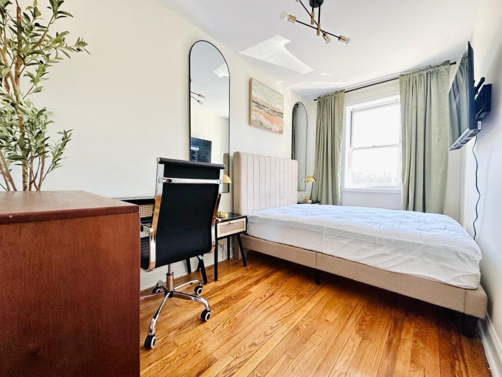 665 Brooklyn Ave #2 – Room28-1