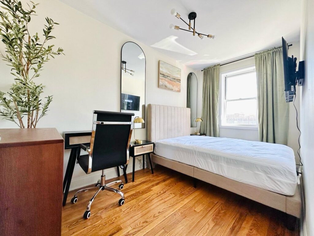 665 Brooklyn Ave #2 – Room28-3