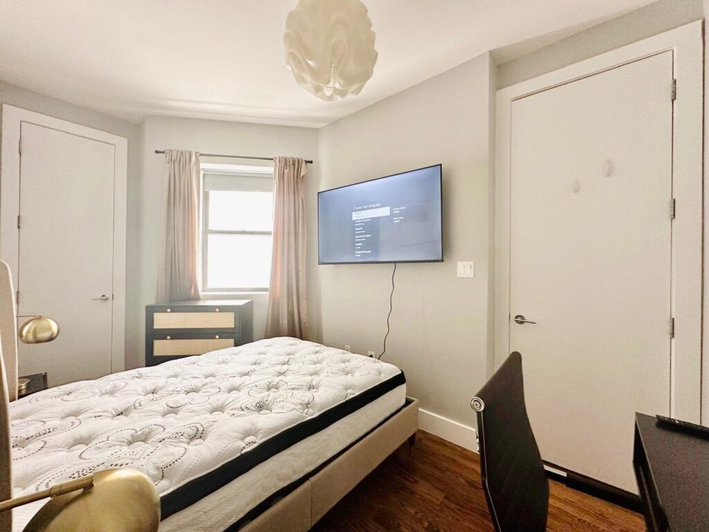 102 Rogers Ave, 4-Room213-2