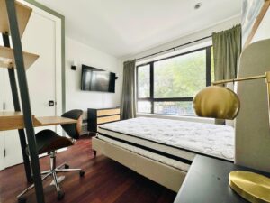 Starr St – #813 (14 minute to Manhattan)