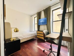 Starr St – #815 (14 minute to Manhattan)