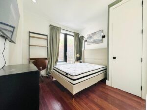 Starr St – #814 (14 minute to Manhattan)